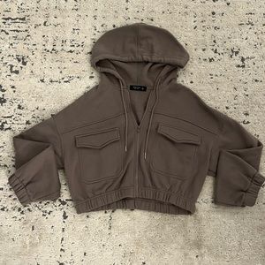 Taupe/brown oversized crop zip up 🤎
